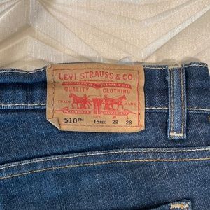 Levi’s 510 unisex skinny jeans.